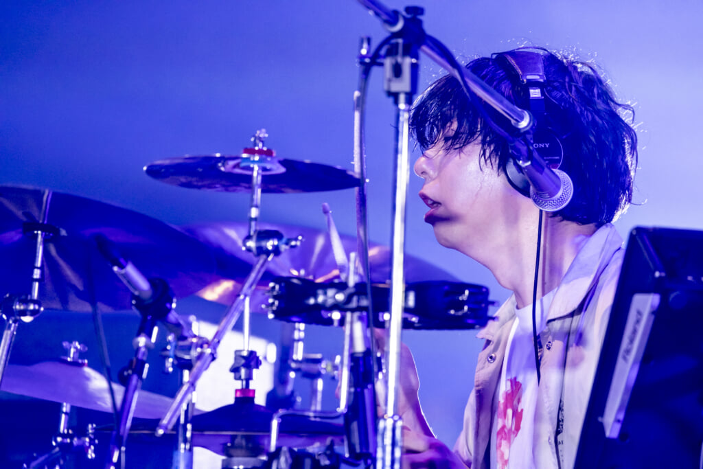 ライブレポート】Nothing's Carved In Stone、UNISON SQUARE GARDENを