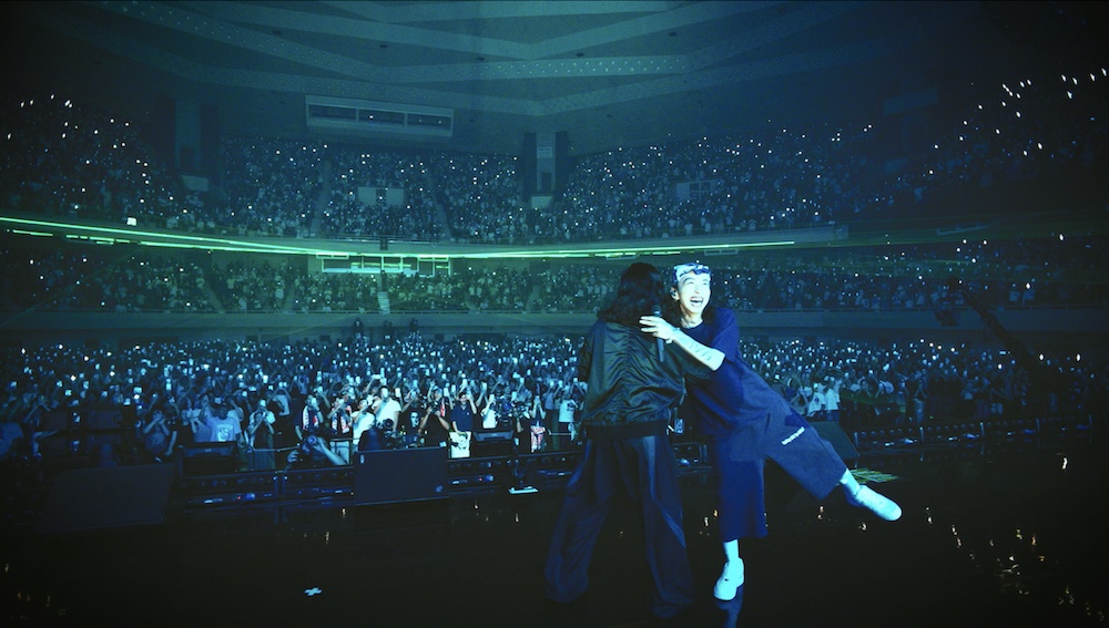 Kvi Baba、初の日本武道館公演でサプライズ披露したR-指定との