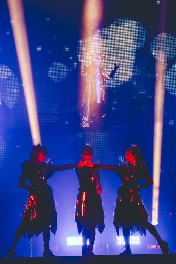 ライブレポート】聖飢魔II vs BABYMETAL〜悪魔が来たりてベビメタる