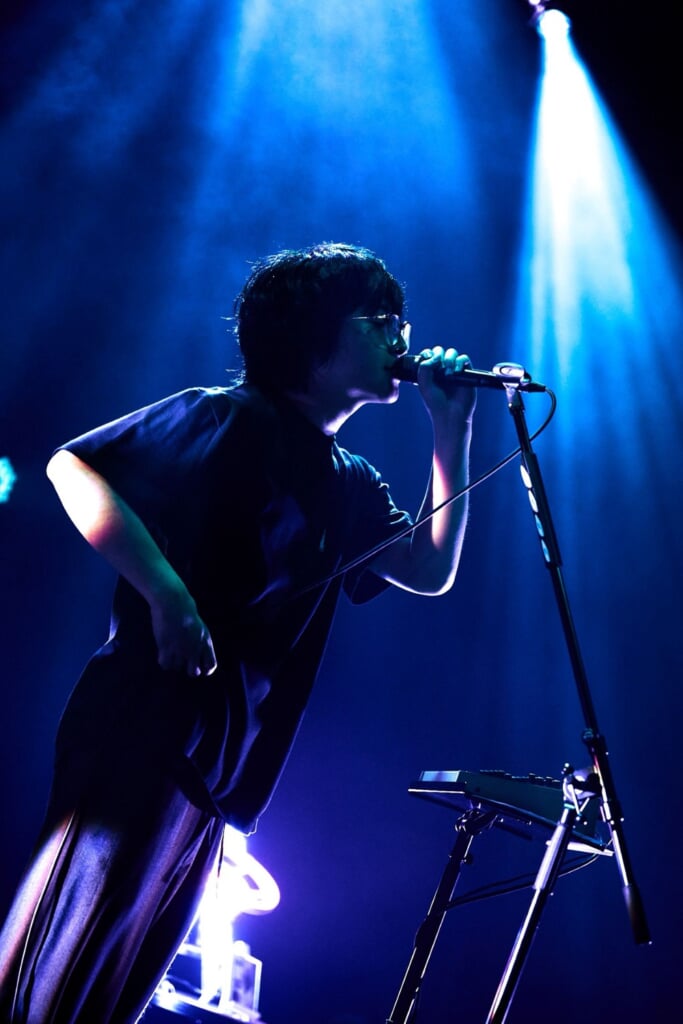 ライブレポート】崎山蒼志、原点と進化を響かせた＜いつかみた国（独奏