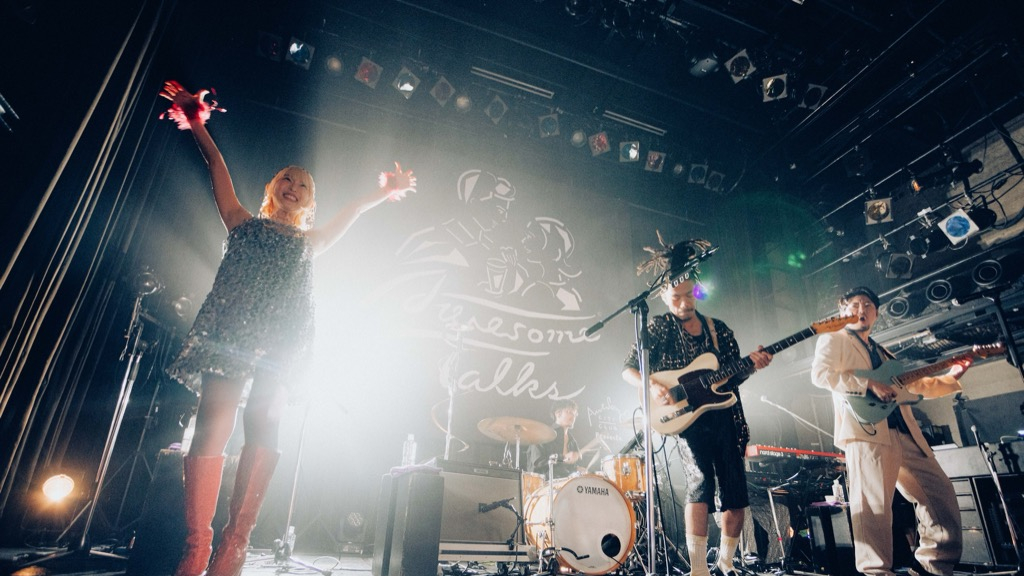 Awesome City Club、10周年記念ライブハウスツアー初日盛況。映画主題