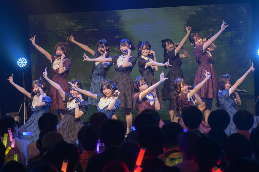 ライブレポート】「愛の国」の物語と22曲の歌声が響く可憐なアイボリー