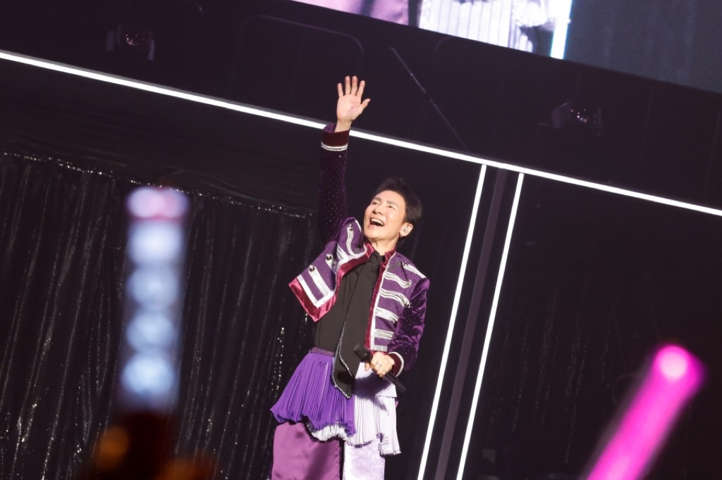 ライブレポート】郷ひろみ、70歳の誕生日を飾った武道館ライブ