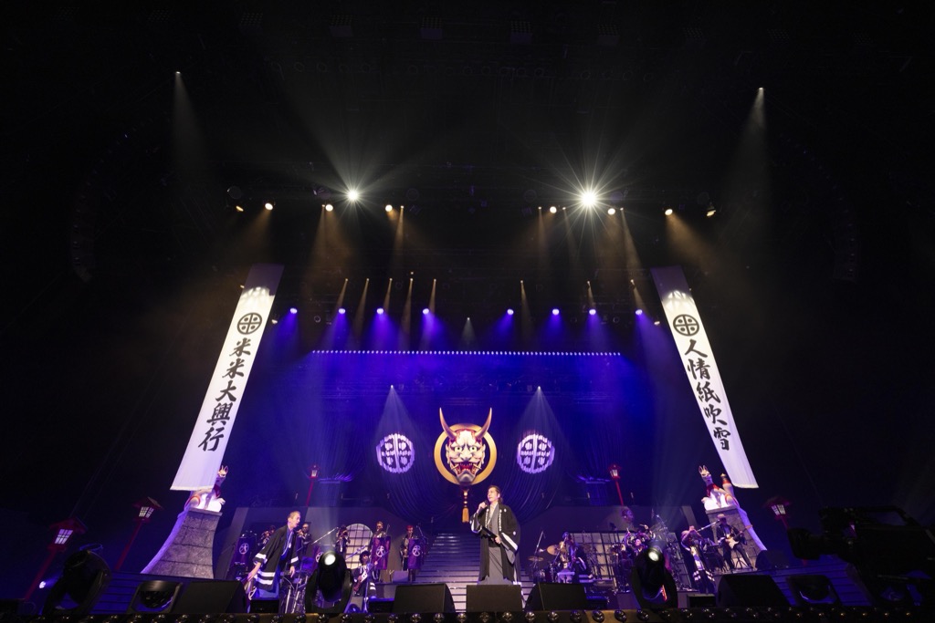 米米CLUB、ツアー最終日にゴスペラーズがサプライズ登場。40周年記念