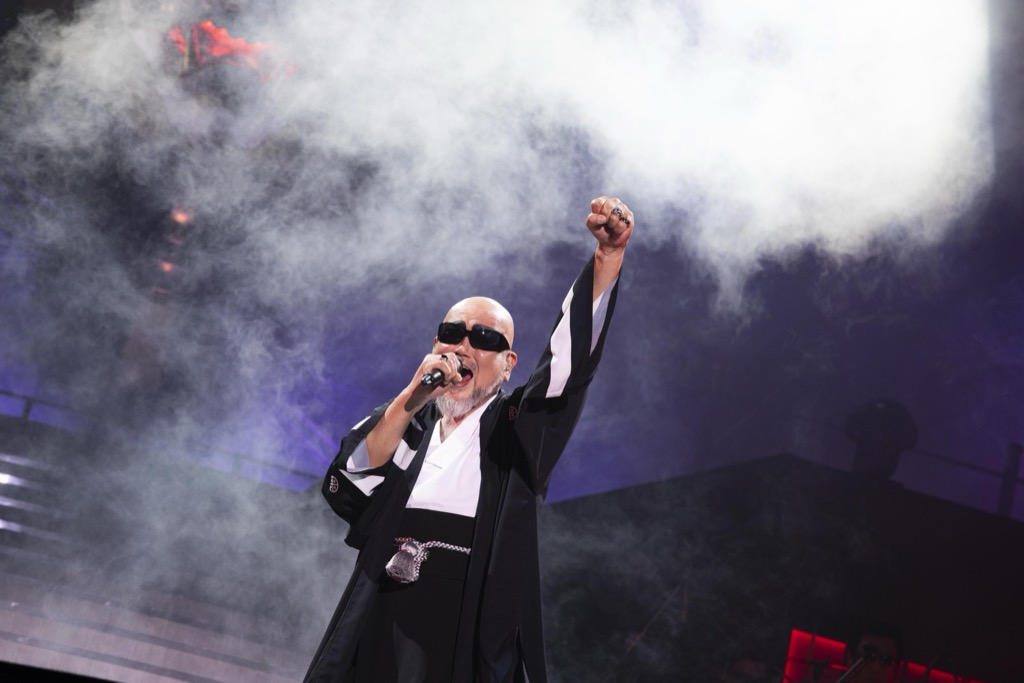 米米CLUB、ツアー最終日にゴスペラーズがサプライズ登場。40周年記念