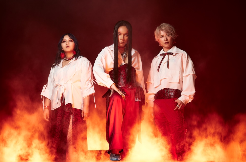 女王蜂　強火　シャツ　Lサイズ 女王蜂「強火」_A写_s.jpg