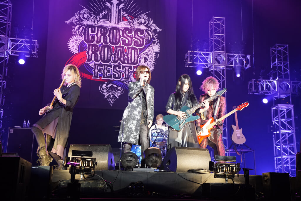 速レポ】＜CROSS ROAD Fest＞、2日間の大トリはLa'cryma Christi「最高