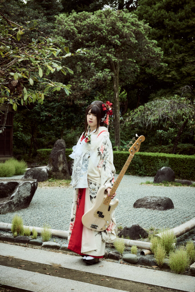 亜沙、新プロジェクト「骸と伽藍堂」始動。ゲストボーカリスト迎え5曲