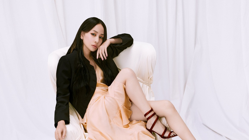 中島美嘉×SLY、コラボTシャツ付きシングル発売決定 | BARKS