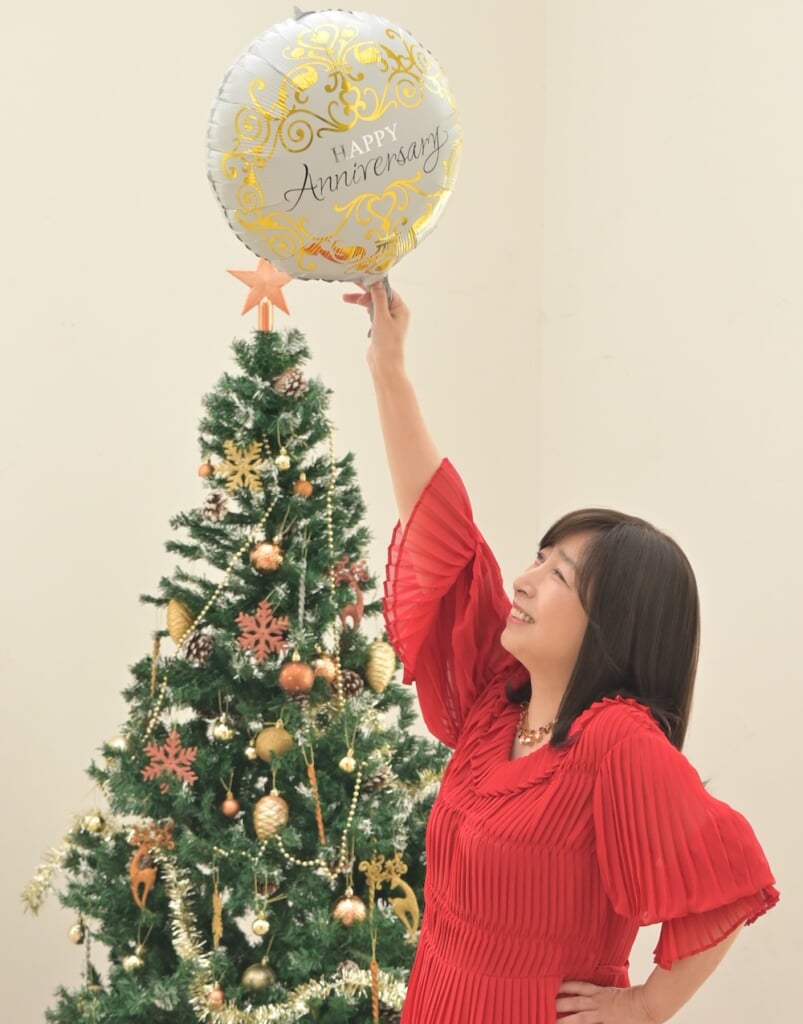 岡村孝子、ソロデビュー40周年記念にアルバムジャケットの木製アート