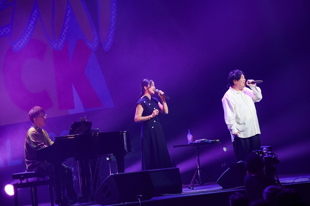 岡崎体育、一人三役で奮闘の＜OKAZAKI ROCK FESTIVAL 2025＞大盛況 | BARKS