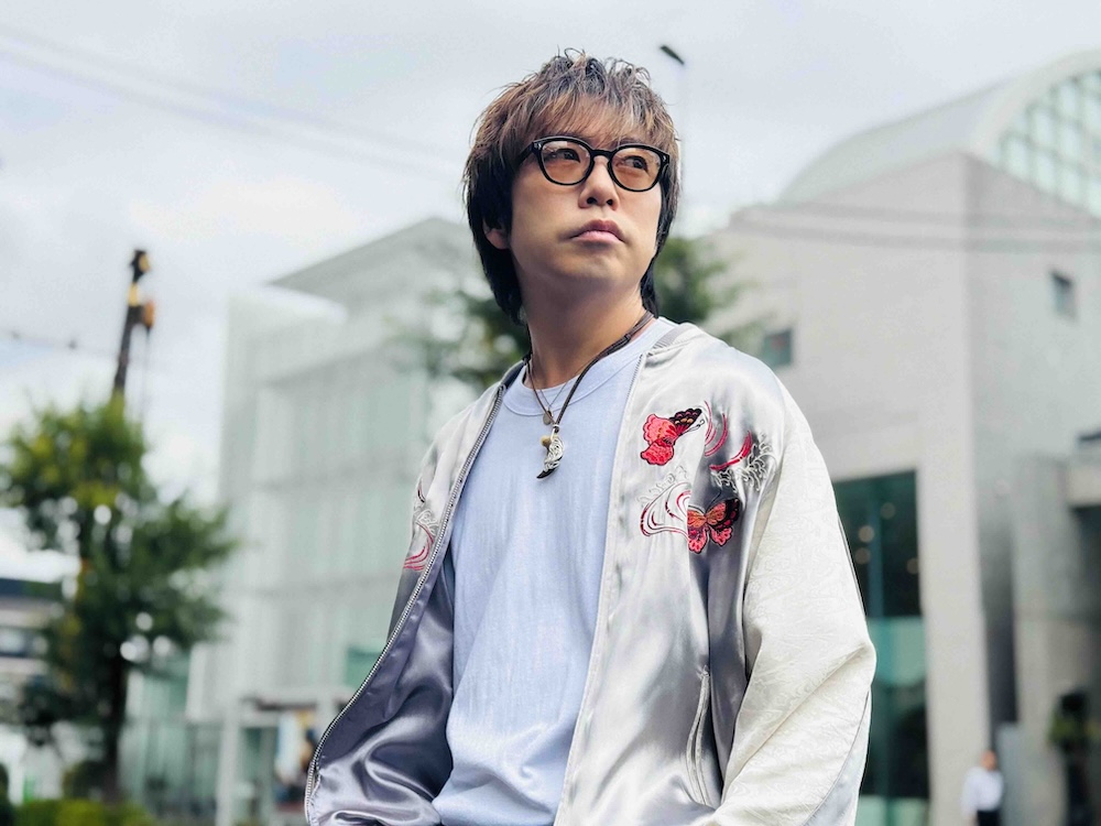 高橋優、メジャーデビュー15周年記念ベストアルバム『自由悟然』本日