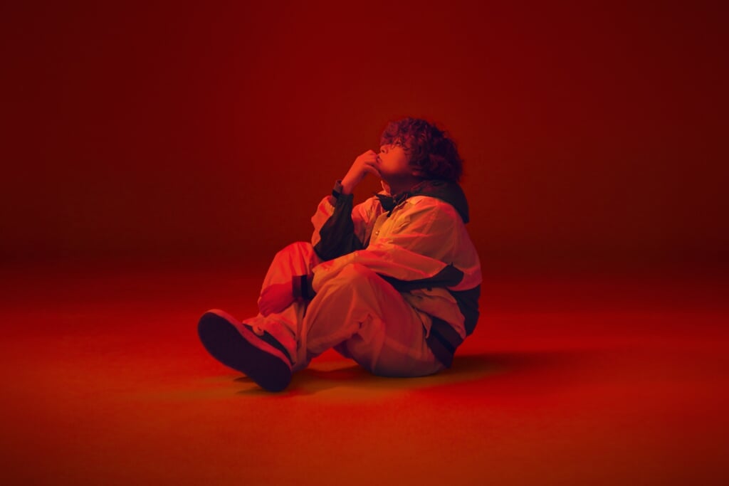 Vaundy、NHK『18祭（フェス）』テーマソング「呼び声」のMVを公開 | BARKS