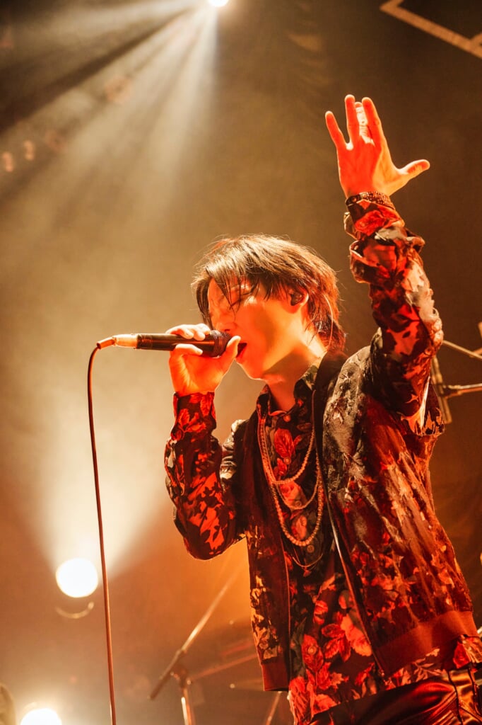 ライヴレポート】fuzzy knot、Shinjiバースデー公演で宣言「ギターと