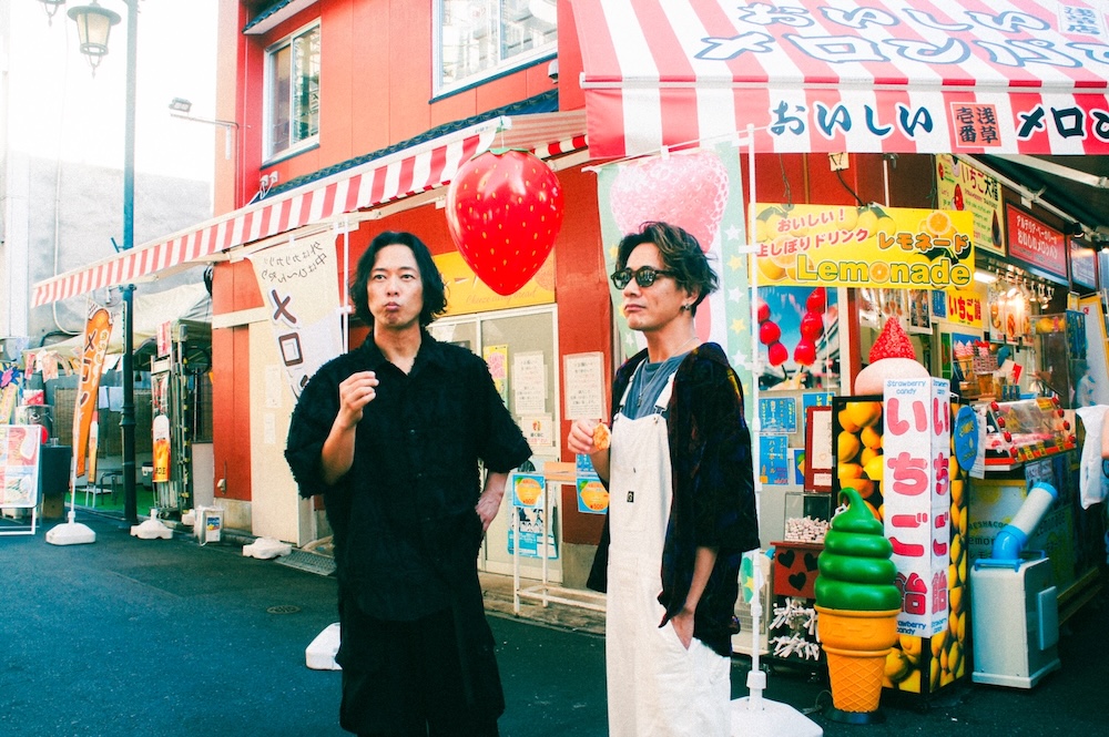山田将司 × 村松拓によるユニット・とまとくらぶ、全国ワンマンツアー