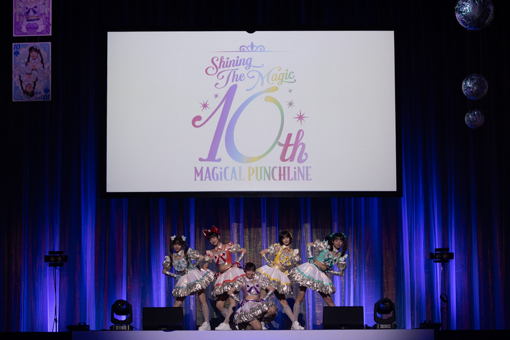 ライブレポート】10周年ワンマンで刻んだマジカル・パンチラインの