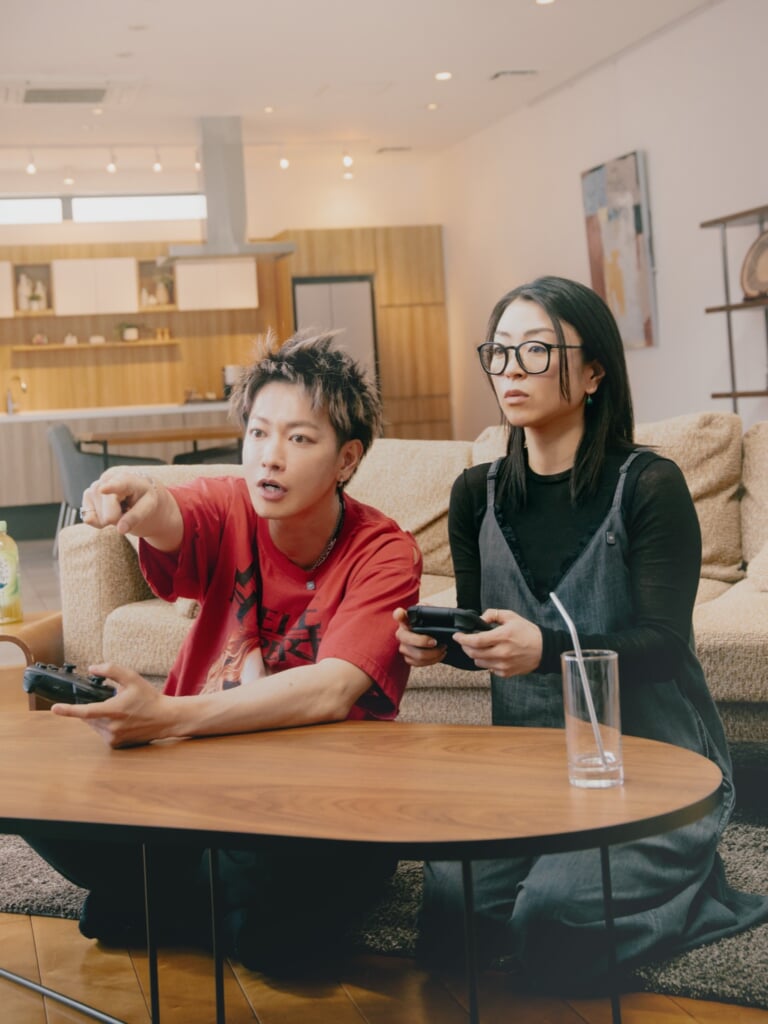 佐藤健×宇多田ヒカル、YouTubeコラボでテトリス対決 | BARKS