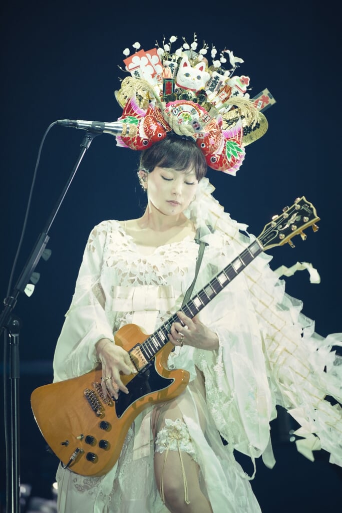 椎名林檎、デビュー28周年記念の最新アーティスト写真となるビジュアル