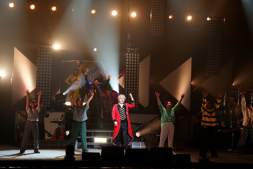 SPARKS GO GO、写真集＋CDの新作『LOUDER THAN EXPLOSION』リリース