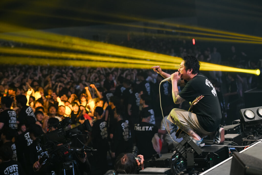 速レポ】＜SATANIC CARNIVAL 2026＞ Ken Yokoyama、痛快極まりない