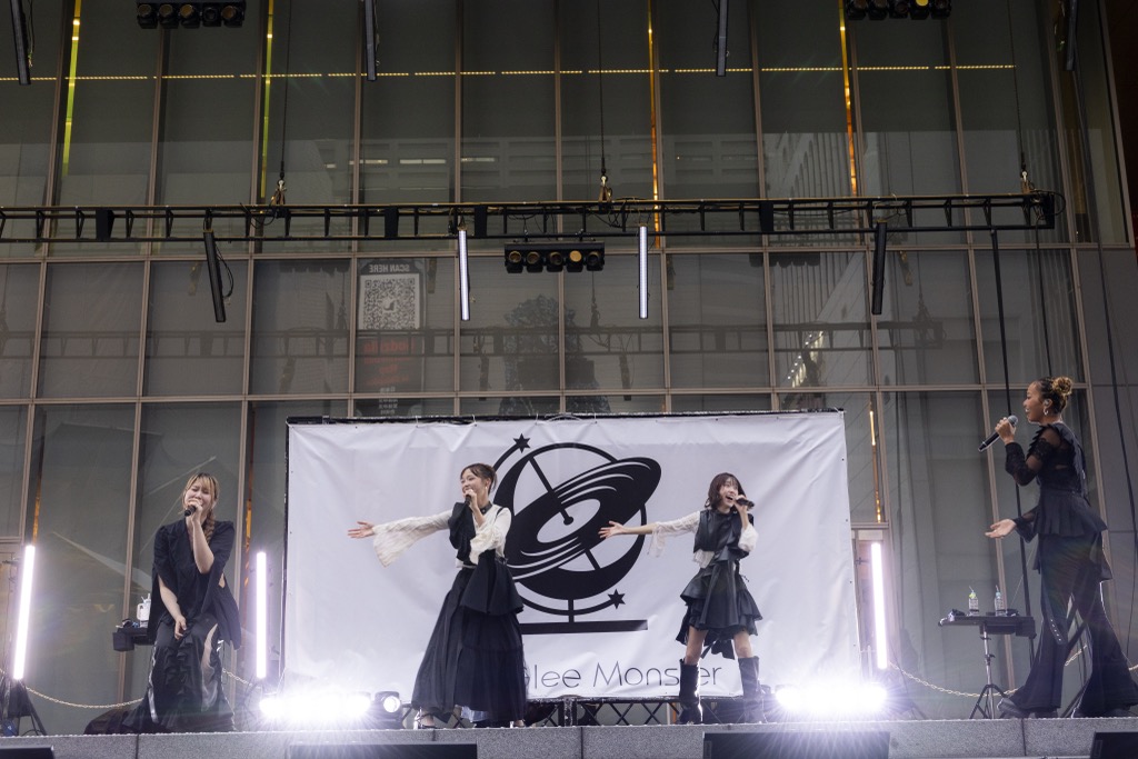 ライブレポート】リトグリ、新宿歌舞伎町フリーライブで生み出す一体感 ライブレポート】リトグリ、新宿歌舞伎町フリーライブで生み出す一体感