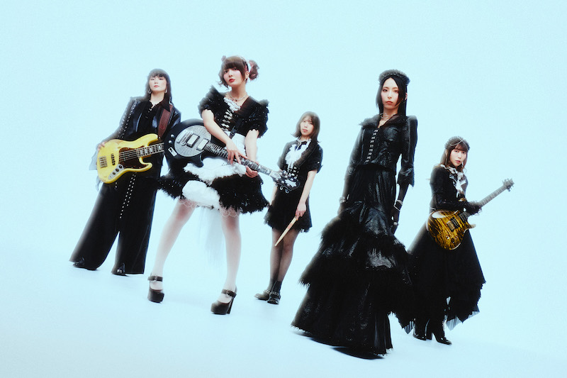 BAND-MAID、ニューシングル「ENERGETIC」リリース＆仕掛け満載のMVも