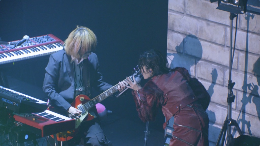 Eins:Vier、ラストツアー最終日の模様を収録したライブDVD発売 | BARKS